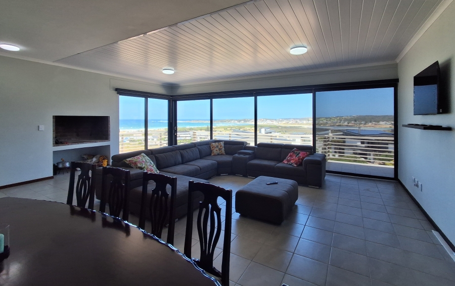 5 Bedroom Property for Sale in Stilbaai Oos Western Cape